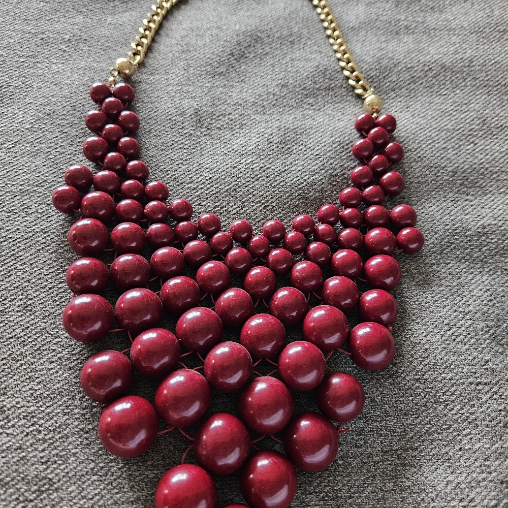 Beautiful Necklace - Picture 3 of 3